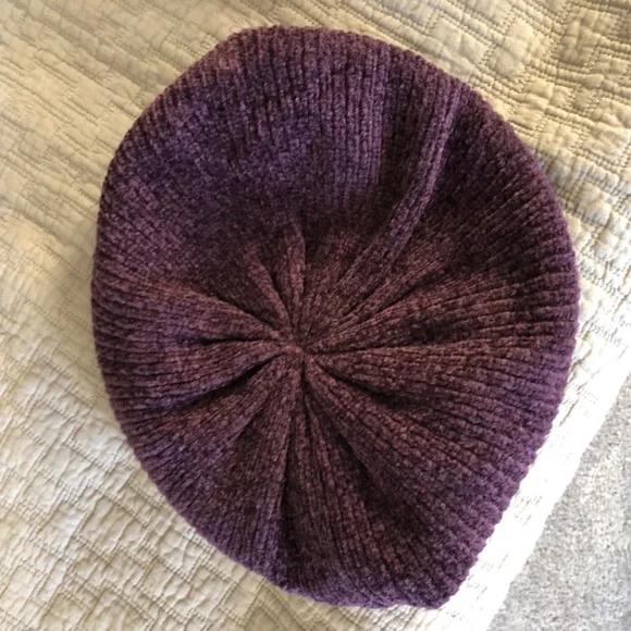 Knit Hat/Beret and Infinity Scarf - Picture 4 of 9